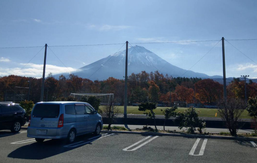 富士山周辺にある「金運爆上げ新屋山神社」探索と「きのこ王」に会った話 の外観